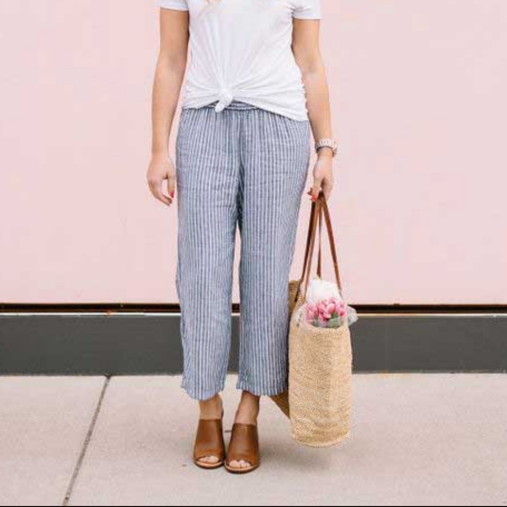 Harve` Benard Blue Pinstripe Capris – Size 12
